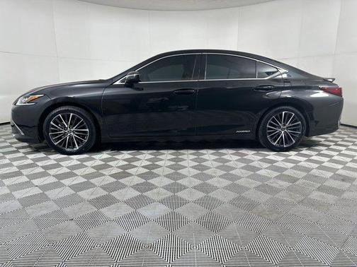 2022 Lexus ES 300h Base