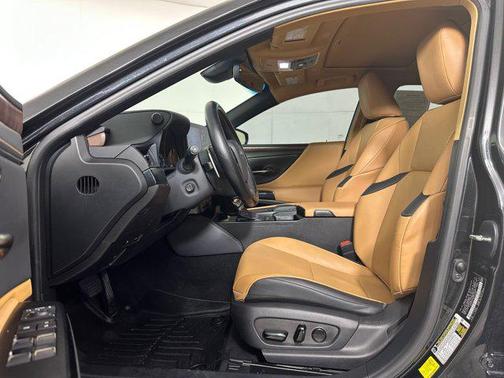 2022 Lexus ES 300h Base