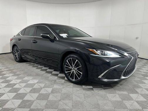 2022 Lexus ES 300h Base