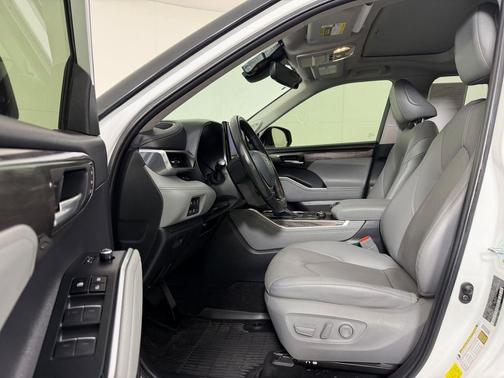 Wind Chill Pearl 2023 Toyota Highlander Limited