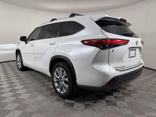 Wind Chill Pearl 2023 Toyota Highlander Limited