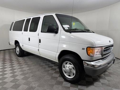 White 2001 Ford E350 Super Duty XL Wagon