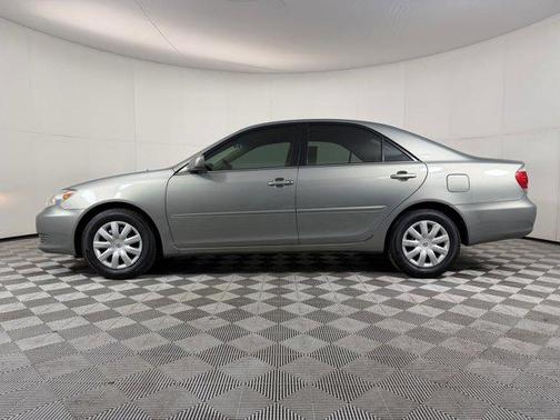 Gold 2005 Toyota Camry LE