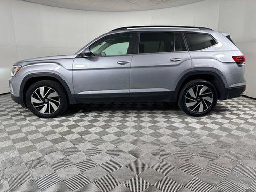 2024 Volkswagen Atlas 2.0T SE w/Technology 4MOTION