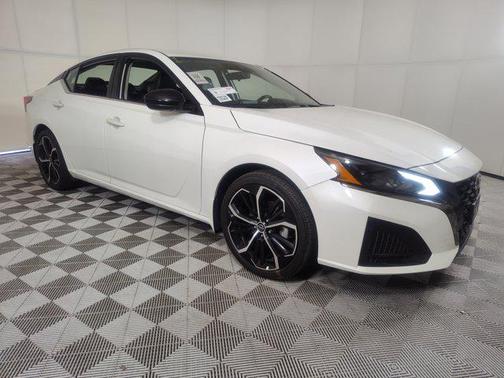 2023 Nissan Altima SR FWD