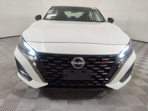 2023 Nissan Altima SR FWD