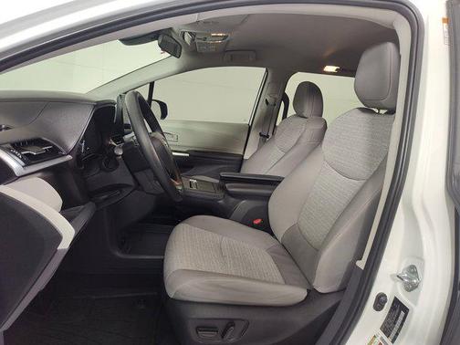 2024 Toyota Sienna LE
