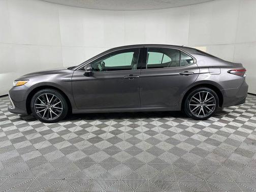 2021 Toyota Camry Hybrid XLE