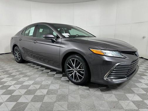 2021 Toyota Camry Hybrid XLE
