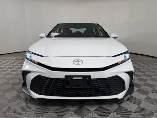 Ice 2025 Toyota Camry SE