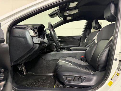 Ice 2025 Toyota Camry SE