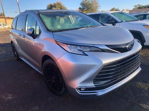 2022 Toyota Sienna Limited 7-Passenger
