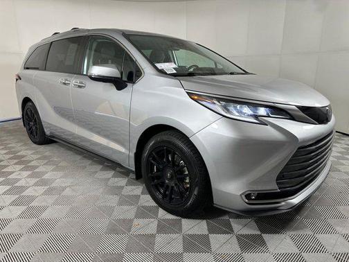 2022 Toyota Sienna Limited