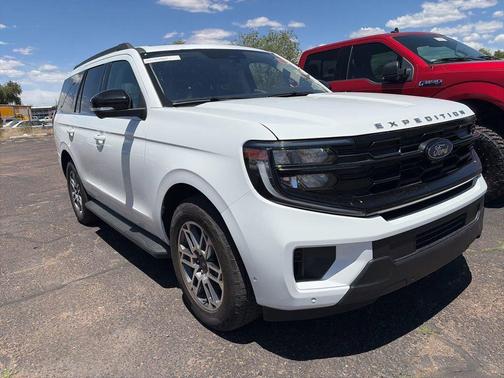 Oxford White 2025 Ford Expedition Active