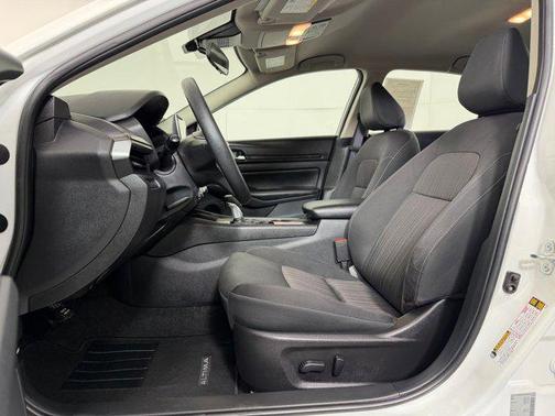 Glacier White 2025 Nissan Altima SV FWD