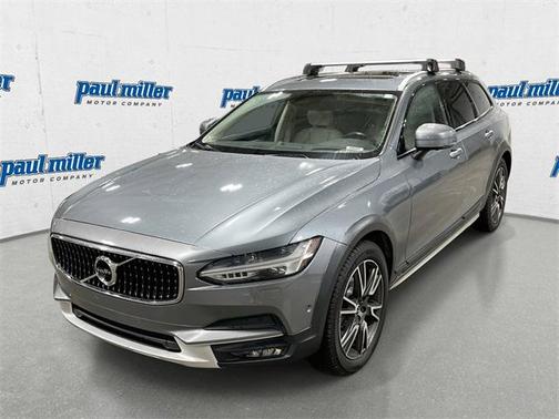 2017 Volvo V90 Cross Country T6