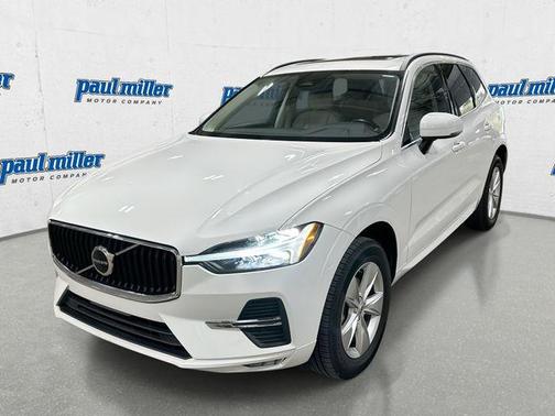 2022 Volvo XC60 B5 Momentum