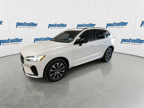 2023 Volvo XC60 B5 Plus Dark Theme