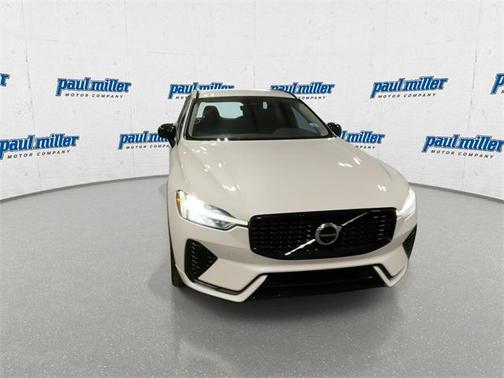 2023 Volvo XC60 B5 Plus Dark Theme