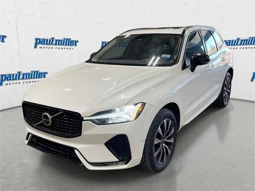 2023 Volvo XC60 B5 Plus Dark Theme