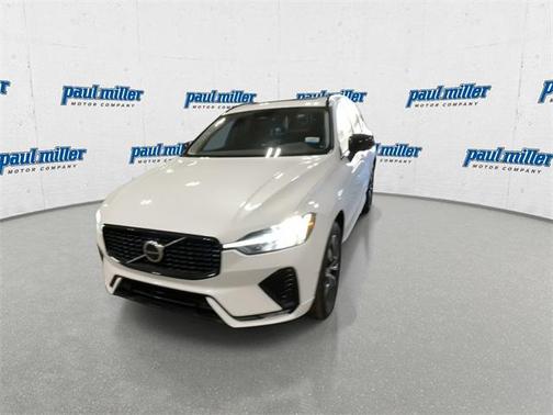 2023 Volvo XC60 B5 Plus Dark Theme