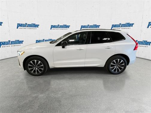 2023 Volvo XC60 B5 Plus Dark Theme