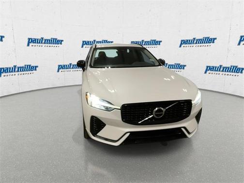 2023 Volvo XC60 B5 Plus Dark Theme