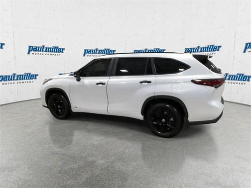 2024 Toyota Highlander Hybrid XLE