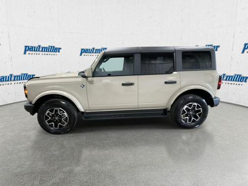 Desert Sand 2026 Ford Bronco Outer Banks