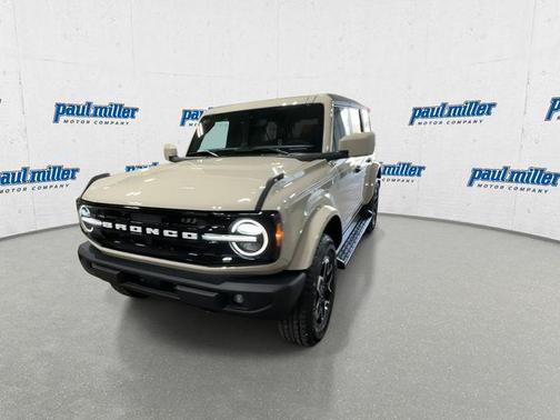 Desert Sand 2026 Ford Bronco Outer Banks