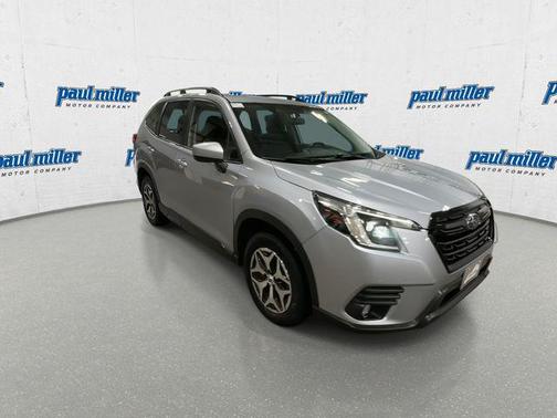 Ice Silver Metallic 2023 Subaru Forester Premium