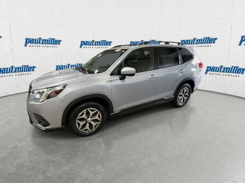 Ice Silver Metallic 2023 Subaru Forester Premium