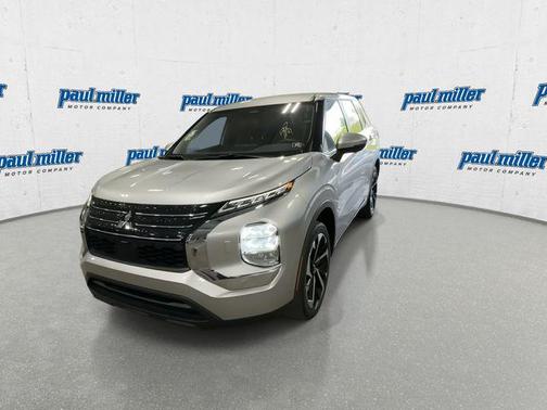 Alloy Silver Metallic 2022 Mitsubishi Outlander ES 2.5 S-AWC