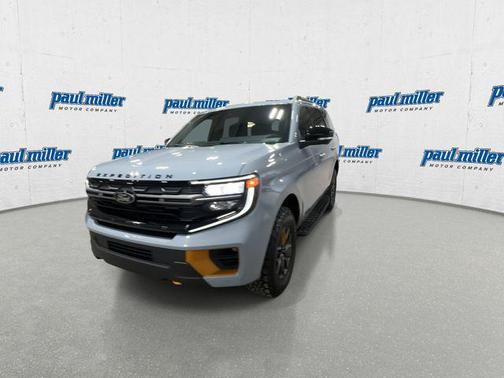 GLACIER GRAY MET TRI-COAT 2026 Ford Expedition Tremor