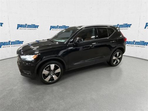 2020 Volvo XC40 T5 Momentum