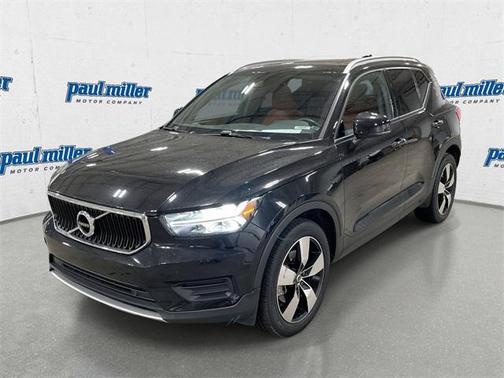 2020 Volvo XC40 T5 Momentum