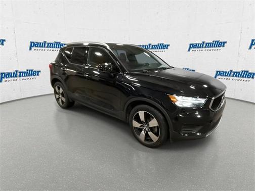 2020 Volvo XC40 T5 Momentum