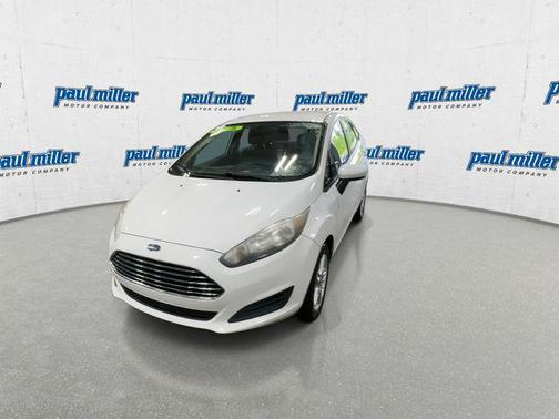 OXFORD WHITE 2018 Ford Fiesta SE