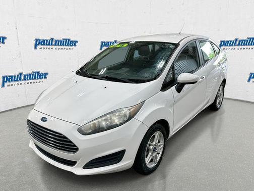 OXFORD WHITE 2018 Ford Fiesta SE