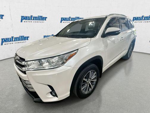 Blizzard Pearl 2017 Toyota Highlander XLE