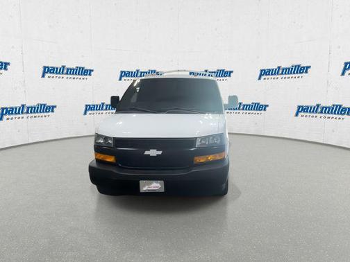 Summit White 2018 Chevrolet Express 2500 Work Van