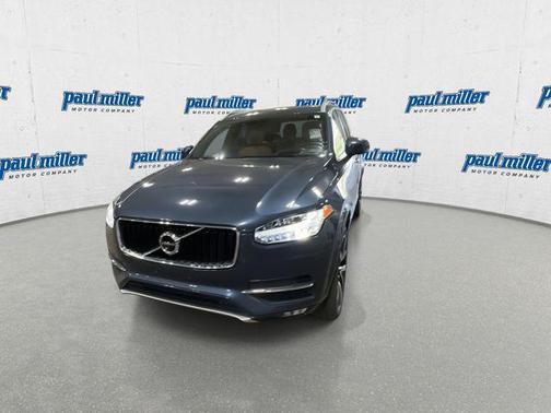 2018 Volvo XC90 T6 Momentum