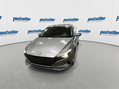 2022 Hyundai ELANTRA SE