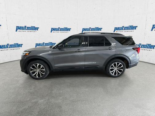 CARBONIZED GRAY METALLIC 2025 Ford Explorer ST-Line