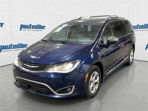 2017 Chrysler Pacifica Hybrid Platinum