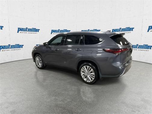 2025 Toyota Highlander Hybrid Platinum