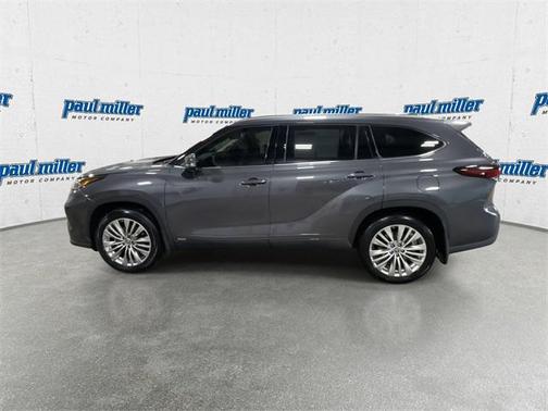 2025 Toyota Highlander Hybrid Platinum
