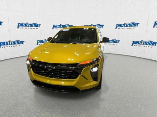 Nitro Yellow Metallic 2024 Chevrolet Trax FWD 1RS