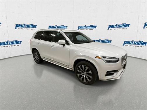 2023 Volvo XC90 B5 Plus