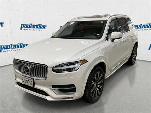 2023 Volvo XC90 B5 Plus